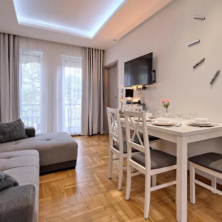 Mewa - Acco Rent Апартаменти *